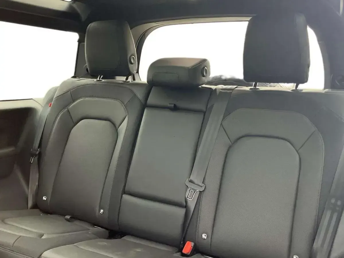 Używany Land Rover Defender HSE Dynamic 2023 Czarny SUV