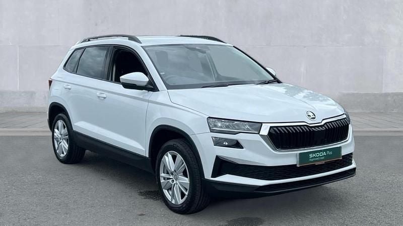 Metallic moon white Used 2024 Skoda Karoq SE Drive SUV | £21,780 (Fair price) - Image 1/4
