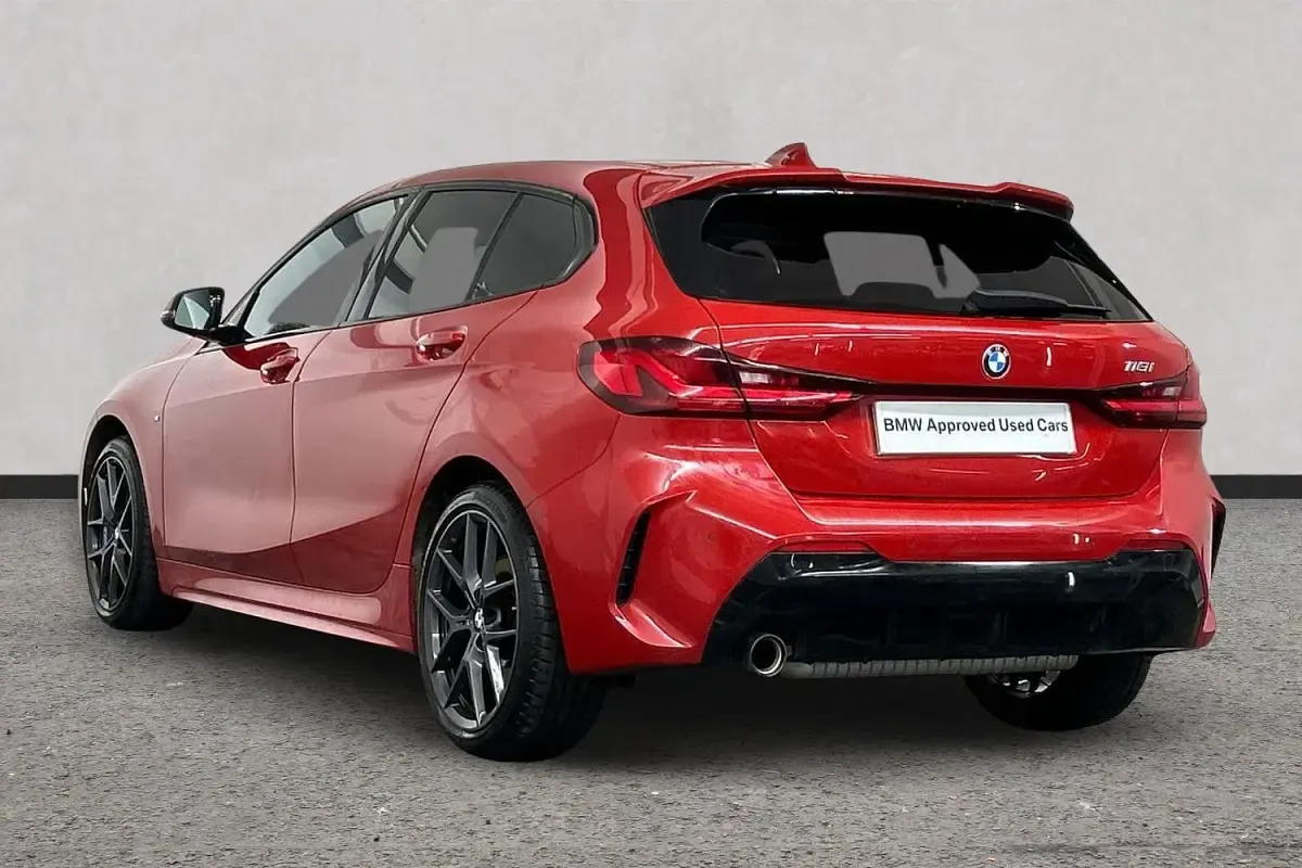 Used BMW 118 M Sport 134 HP (98 kW) 2023 Red Hatchback