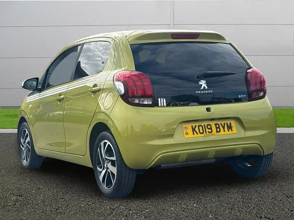 Second-hand Peugeot 108 Collection 2019 Verde Hatchback