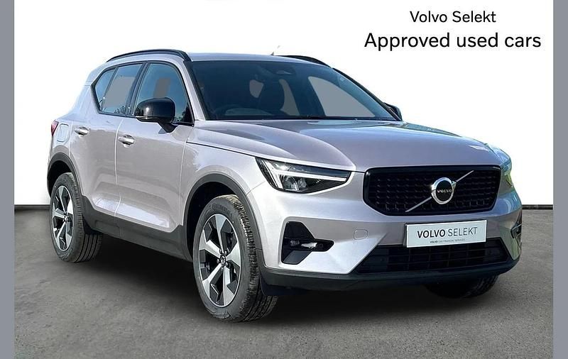 New Volvo XC40 Plus 161 HP (118 kW) 2026 Black SUV