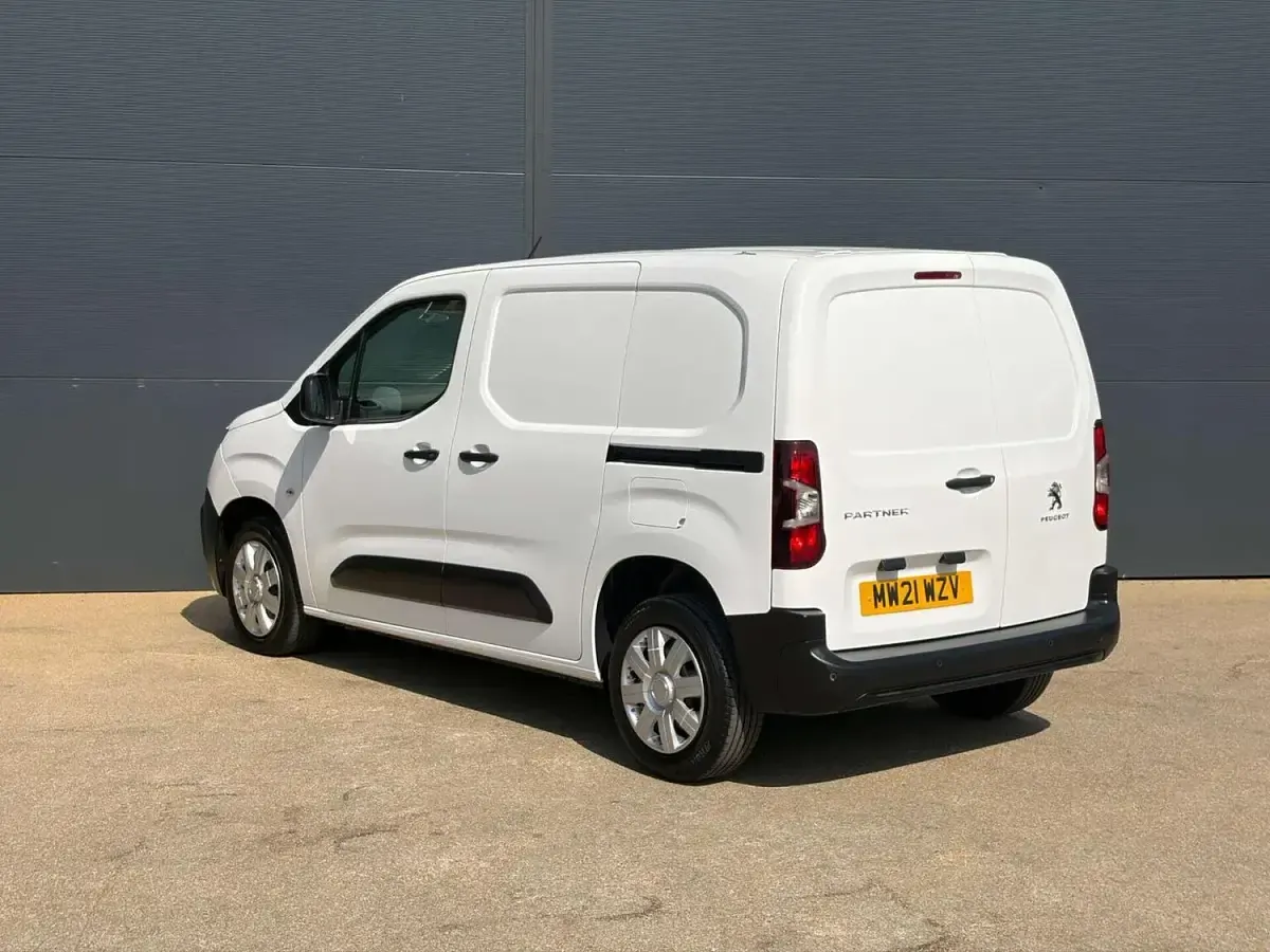 Used Peugeot Partner 131 HP (96 kW) 2021 White MPV