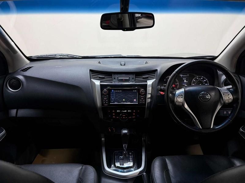 Used Nissan Navara Tekna 190 HP (139 kW) 2017 Grey Pickup