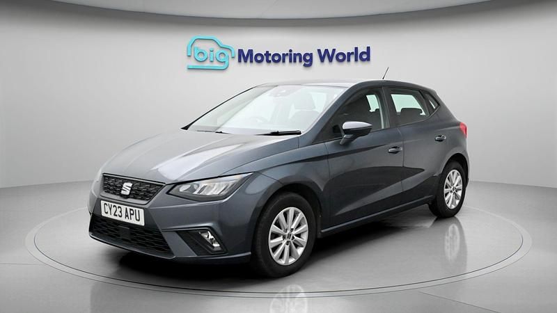 Używany Seat Ibiza SE 94 KM (69 kW) 2023 Szary Hatchback