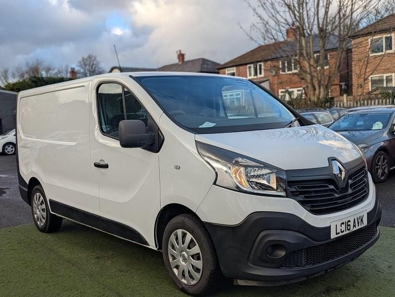 White Used 2016 Renault Trafic Business MPV | £5,000 (Fair price) - Image 1/4