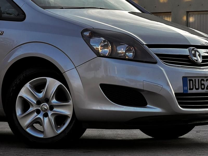 Used Vauxhall Zafira 120 HP (88 kW) 2013 Silver MPV