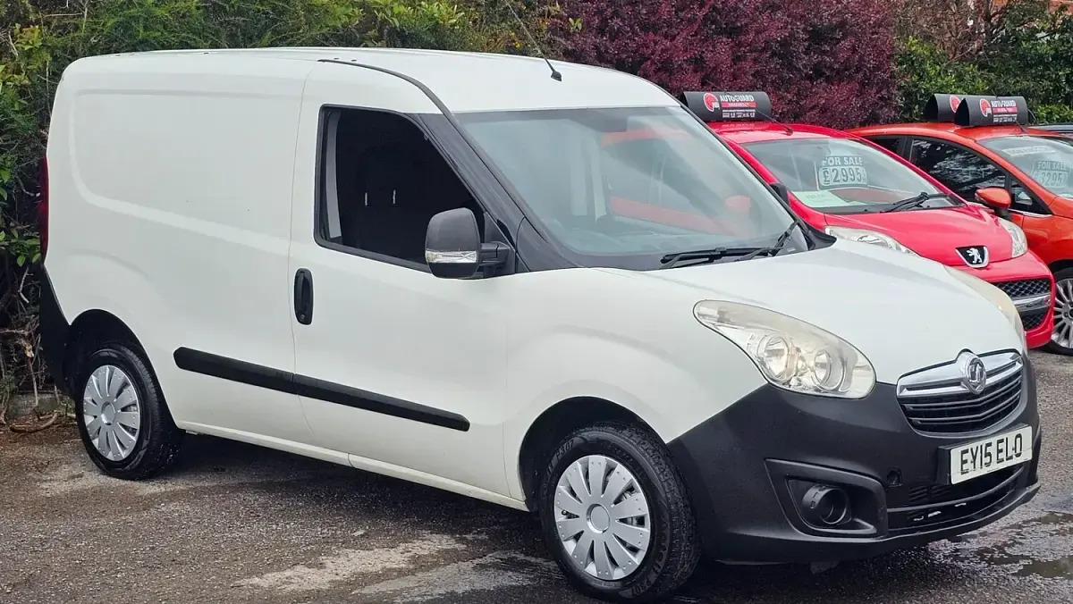Used Vauxhall Combo 2015 White MPV