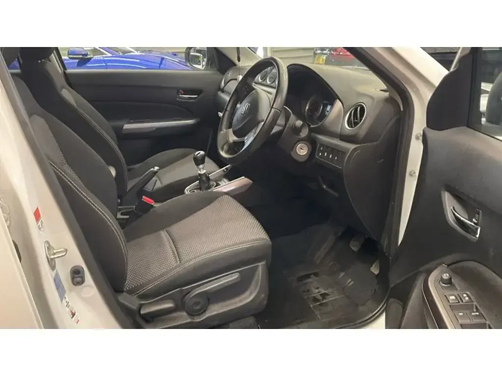 Used Suzuki Vitara SZ-T 129 HP (94 kW) 2020 White SUV