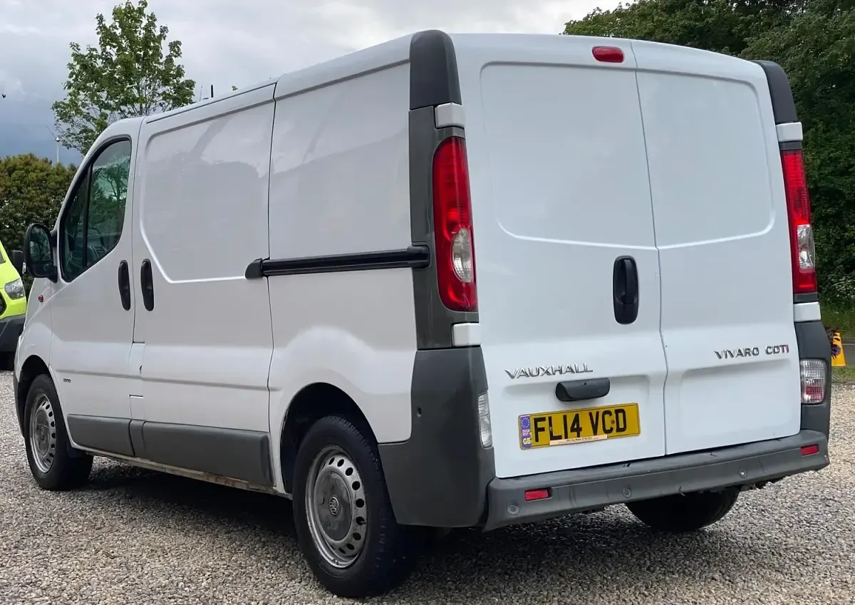Used Vauxhall Vivaro 115 HP (84 kW) 2014 White MPV