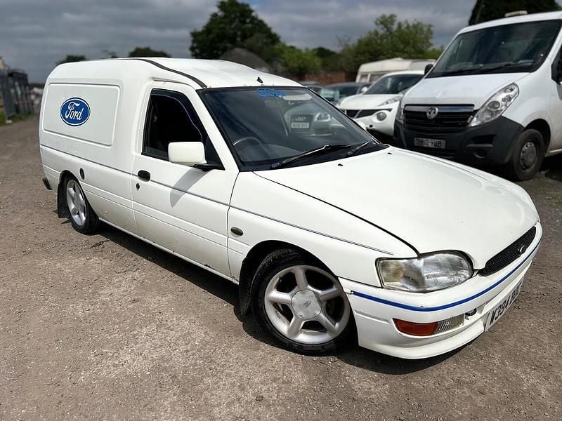White Used 2000 Ford Escort Van | £1,995 - Image 1/4