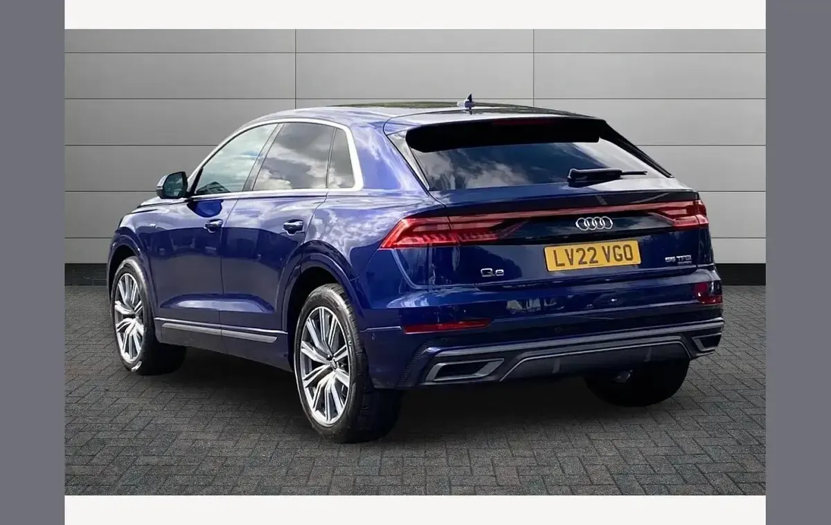 Begagnad Audi Q8 S-Line 340 HK (250 kW) 2022 Blå SUV