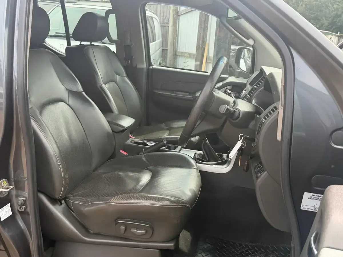 Used Nissan Navara Tekna 2013 Grey Pickup