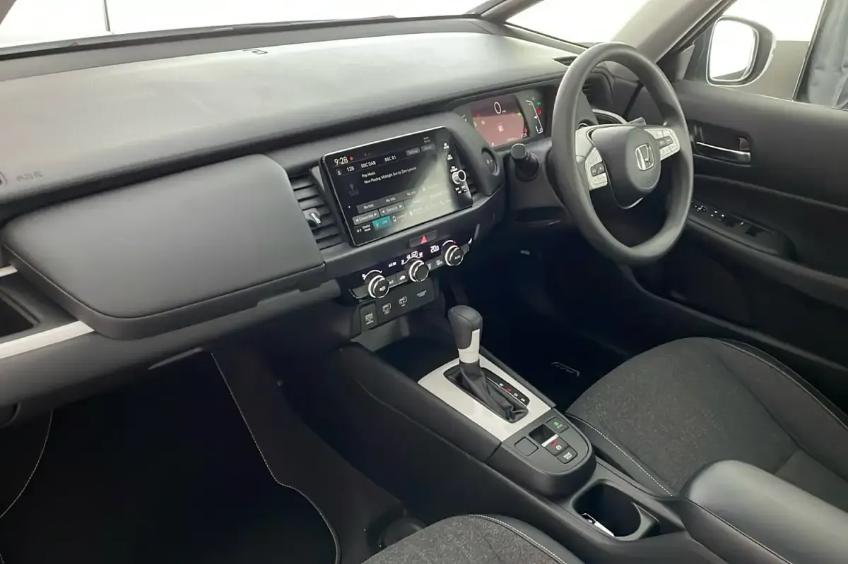 Second-hand Honda Jazz Hybrid 109 CP (80 kW) 2021 Alb Hatchback