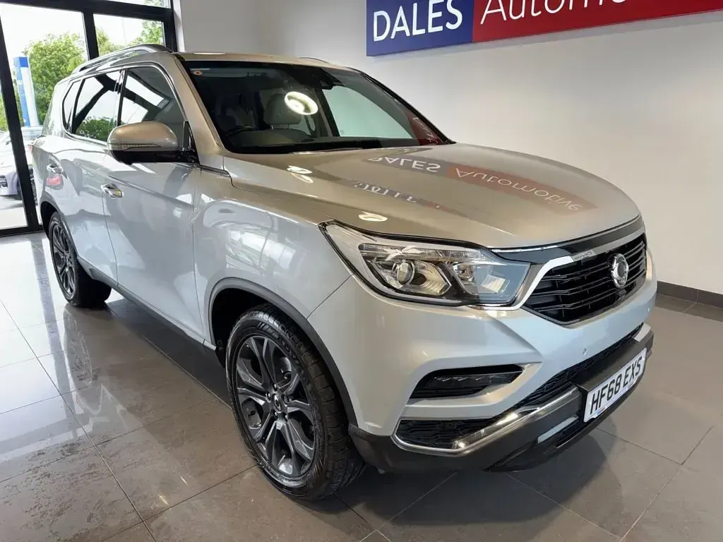 Used SsangYong Rexton 181 HP (133 kW) 2018 Silver SUV