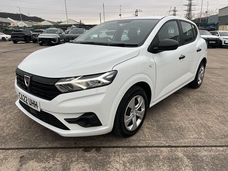 Used Dacia Sandero Essentiel 66 HP (48 kW) 2022 White