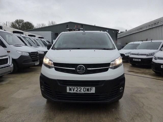 Second-hand Vauxhall Vivaro 100 CP (73 kW) 2022 Alb Monovolum