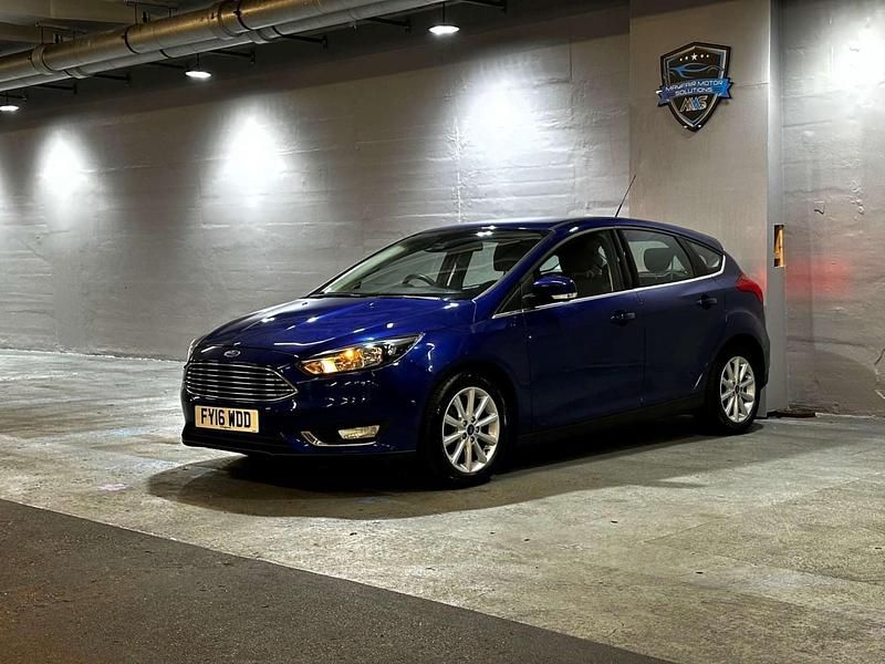 Used Ford Focus Titanium 120 HP (88 kW) 2016 Blue Hatchback
