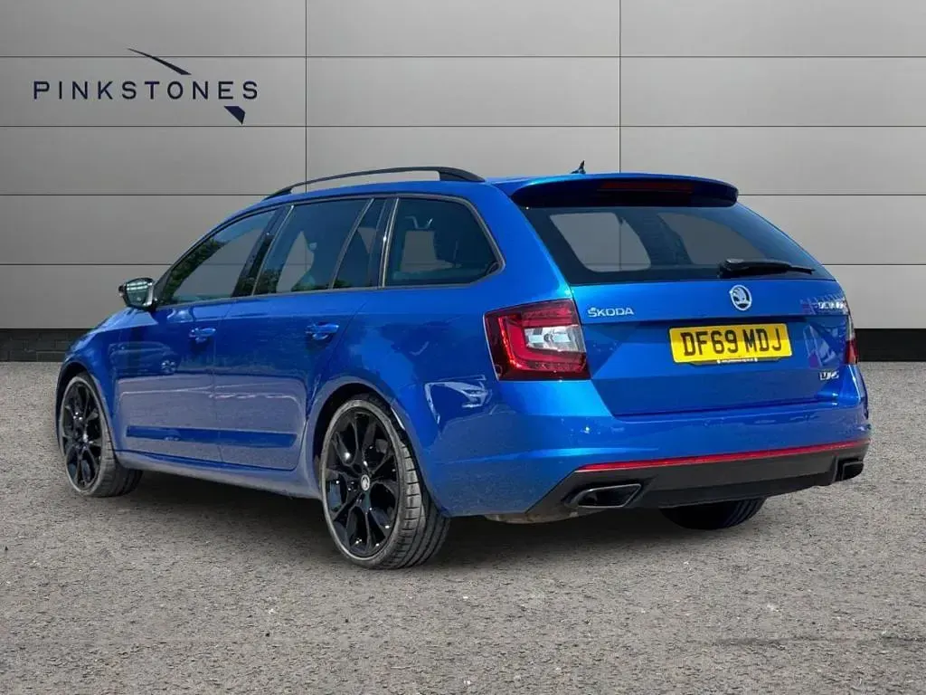 Used Skoda Octavia vRS 245 HP (180 kW) 2020 Blue Estate