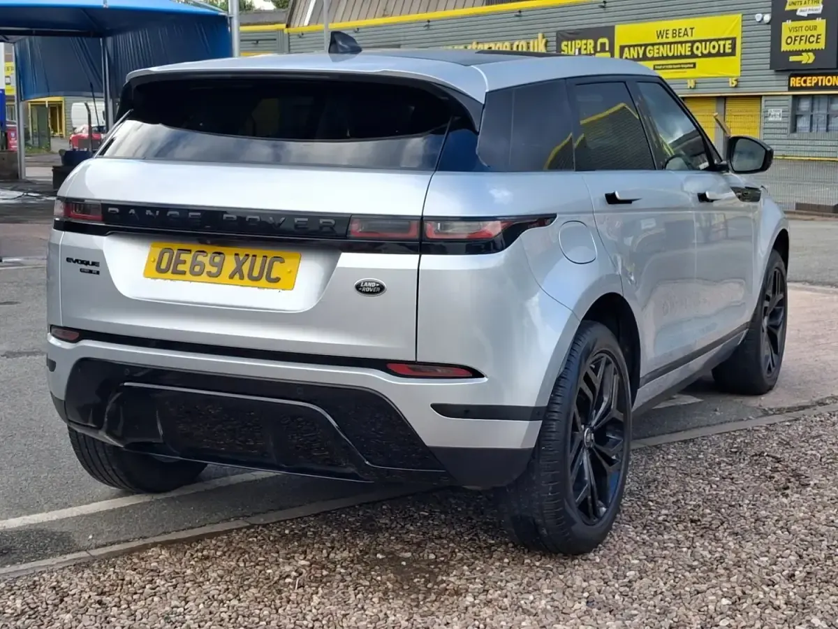 Käytetty Land Rover Range Rover evoque SE 2020 Hopea Katumaasturi
