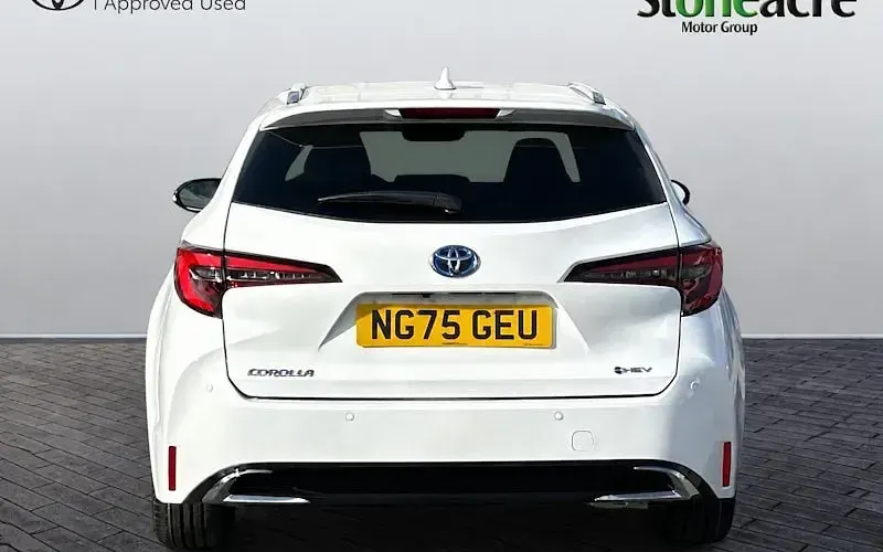 Used Toyota Corolla Design 140 HP (102 kW) 2026 White Estate