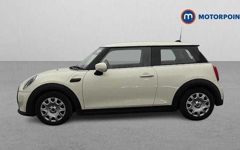 Used Mini ONE Classic 102 HP (75 kW) 2022 White Hatchback