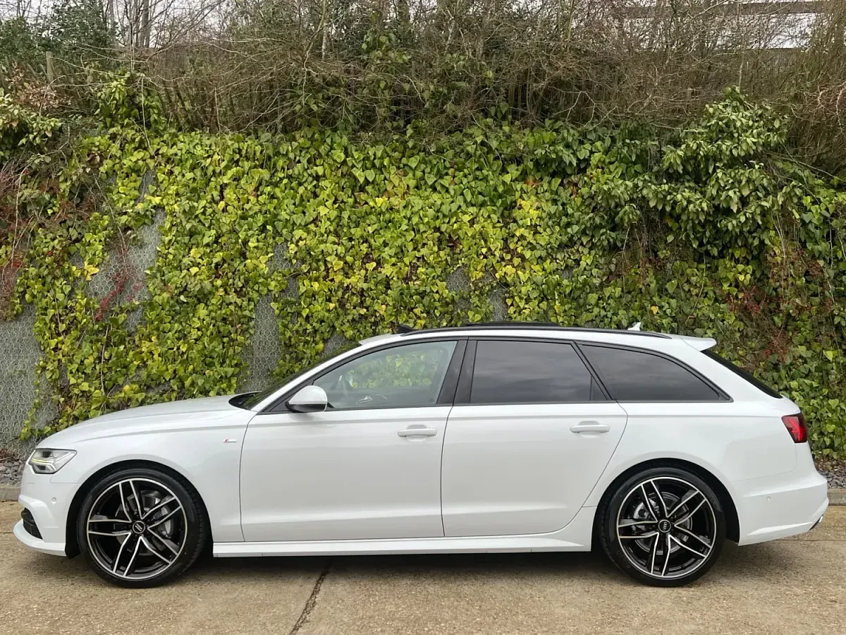 Usado Audi A6 Black Edition 190 HP (139 kW) 2017 Branco Carrinha