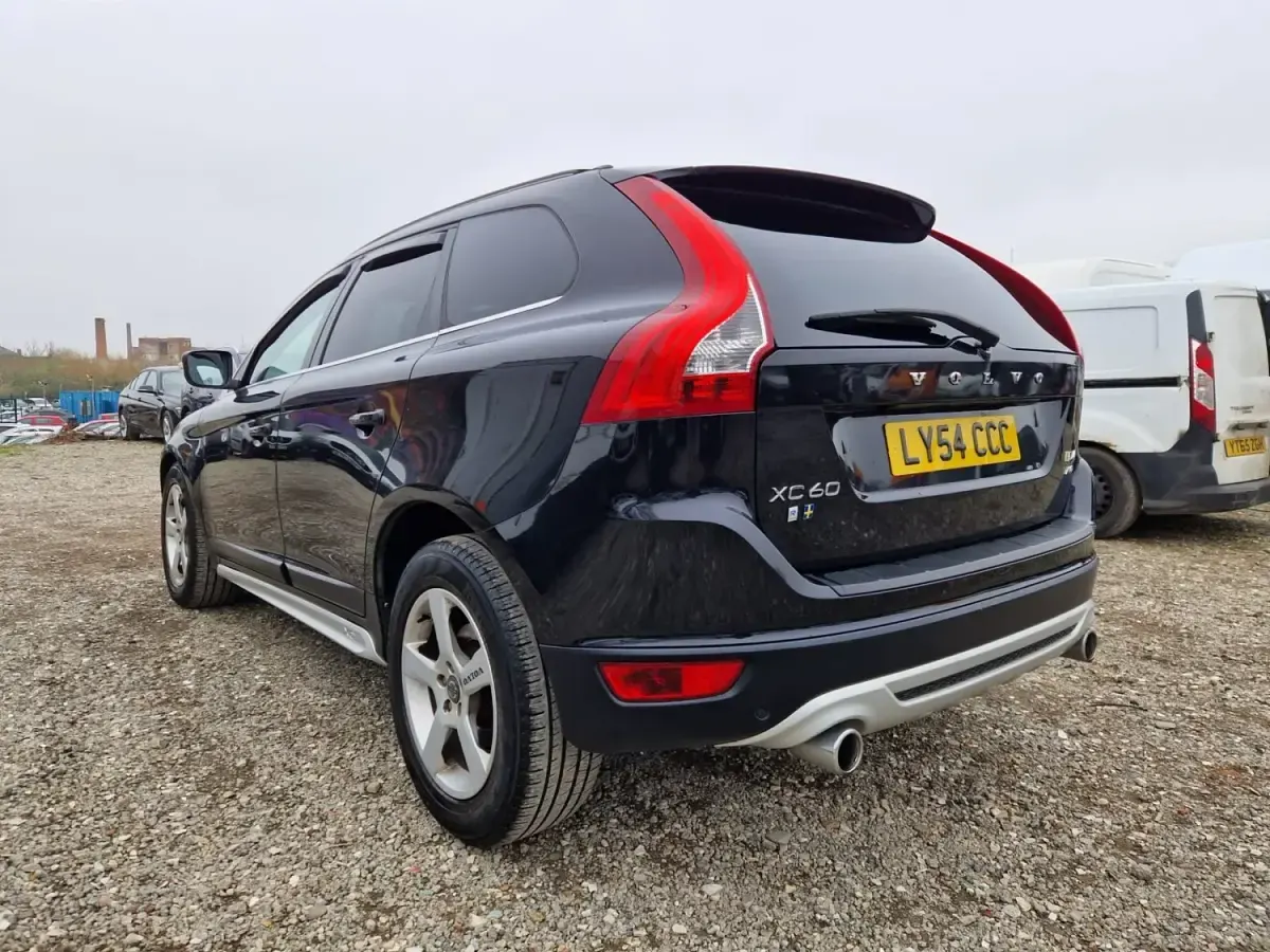 Usado Volvo XC60 R-Design 163 HP (119 kW) 2012 Preto SUV