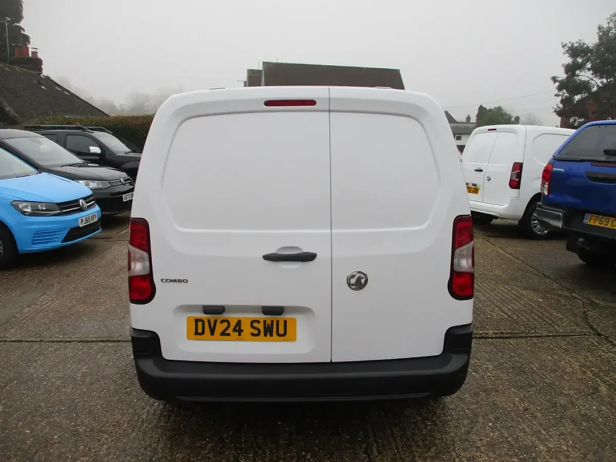 Used Vauxhall Combo 100 HP (73 kW) 2024 White MPV