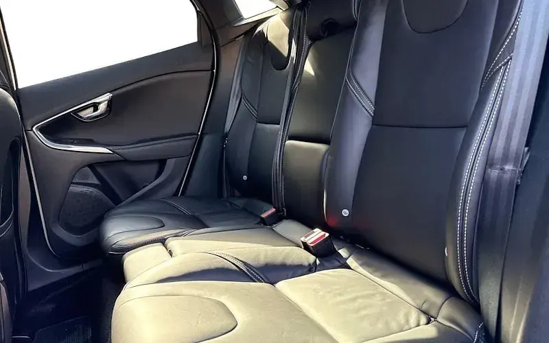 Begagnad Volvo V40 R-Design 122 HK (89 kW) 2019 Halvkombi