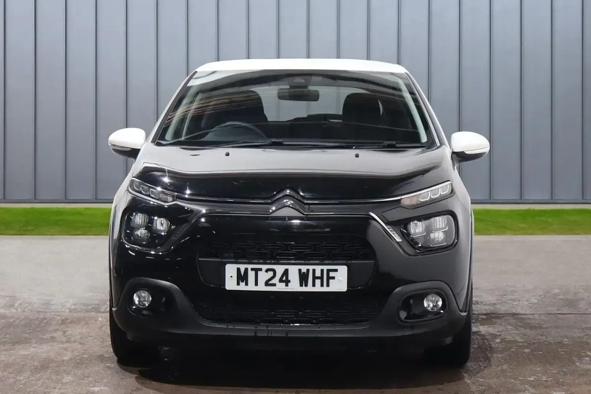 Używany Citroën C3 PureTech 82 KM (60 kW) 2024 Czarny Hatchback