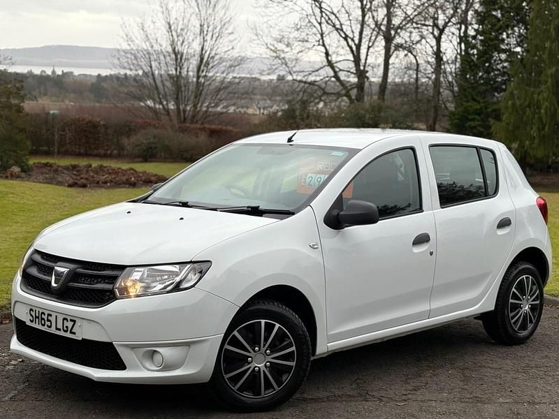 Used Dacia Sandero Ambiance 2015 White Hatchback