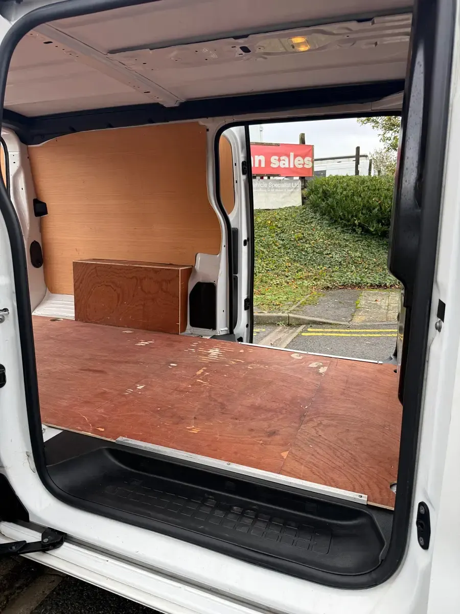 Used Vauxhall Vivaro 145 HP (106 kW) 2022 White MPV