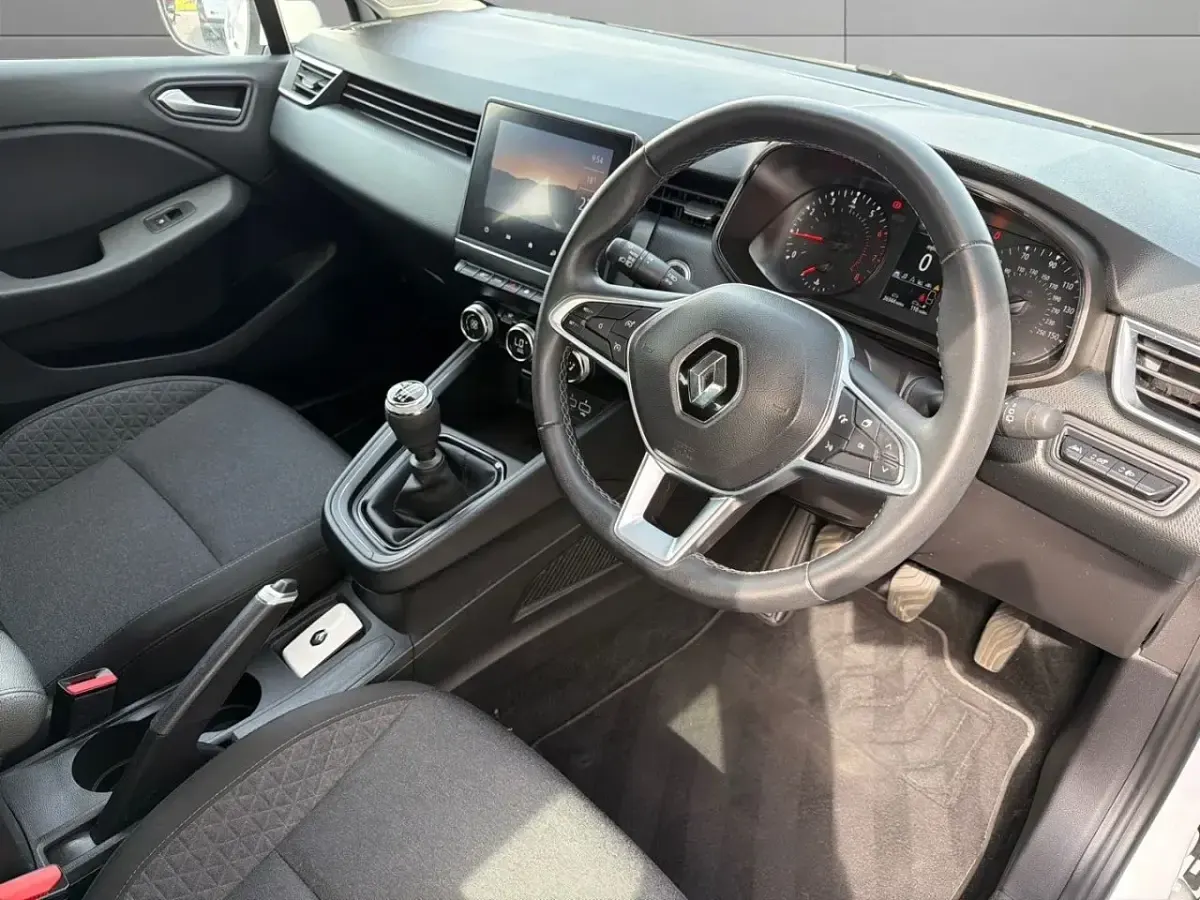 Used Renault Clio Iconic 2022 White Hatchback