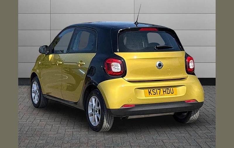 Used Smart ForFour Passion 71 HP (52 kW) 2017 Yellow Hatchback