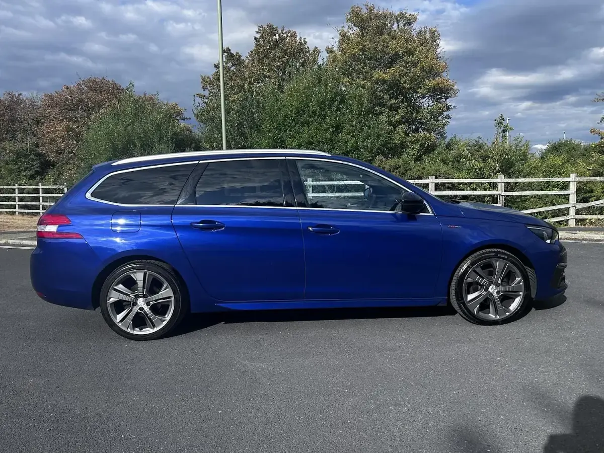 Used Peugeot 308 SW GT-line 130 HP (95 kW) 2018 Blue Estate