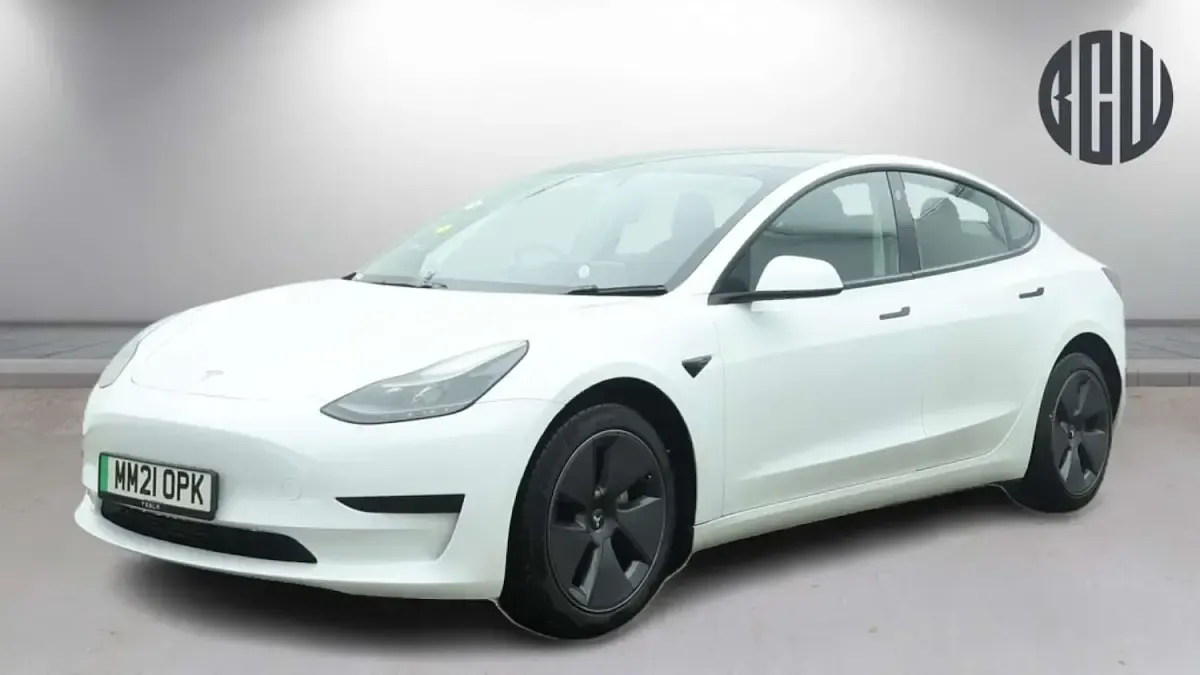 Used Tesla Model 3 Standard Range Plus 366 kW (498 HP) 2021 White Sedan
