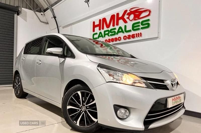 Used Toyota Verso Design 2017 Silver MPV