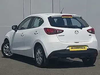 Used Mazda 2 75 HP (55 kW) 2019 White Hatchback