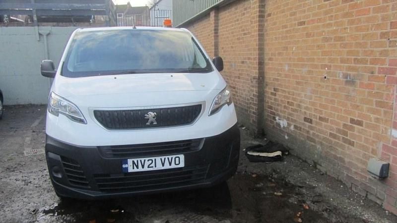 White Used 2021 Peugeot Expert Van | £8,495 (Good price) - Image 1/4