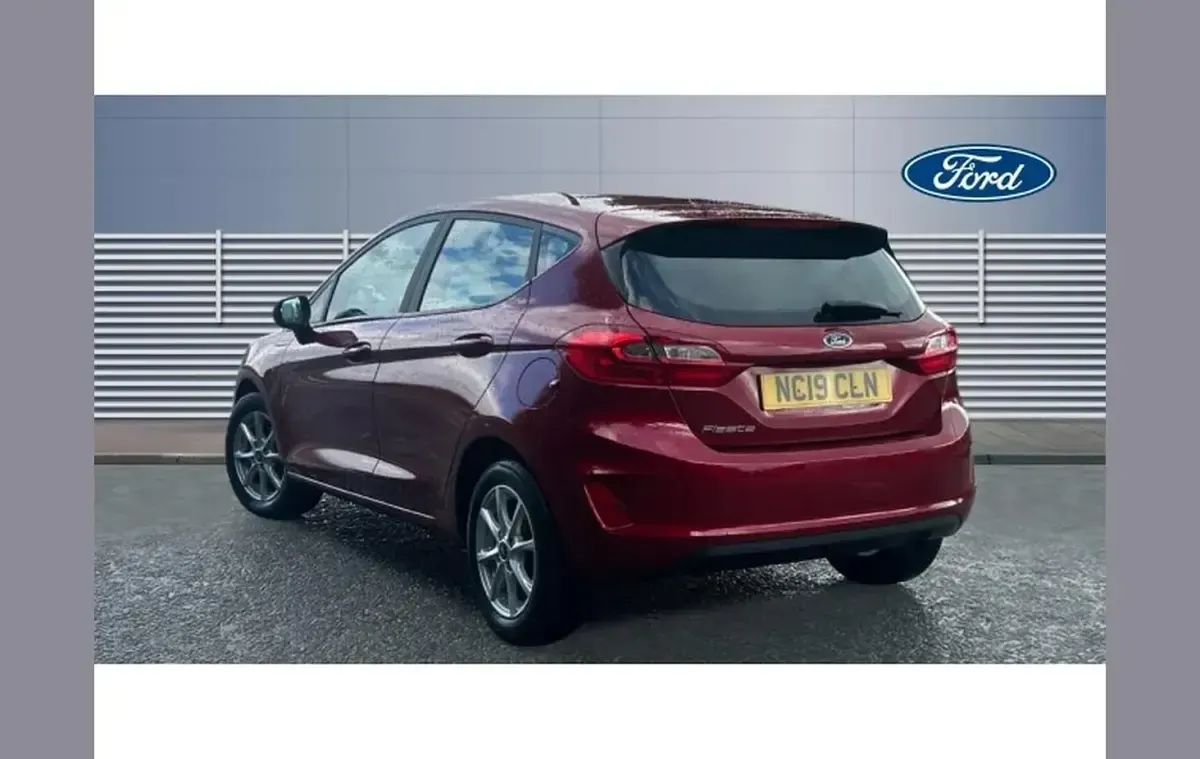 Used Ford Fiesta Zetec 84 HP (61 kW) 2019 Red Hatchback