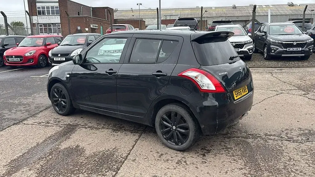 Usado Suzuki Swift SZ-L 94 HP (69 kW) 2016 Preto Citadino