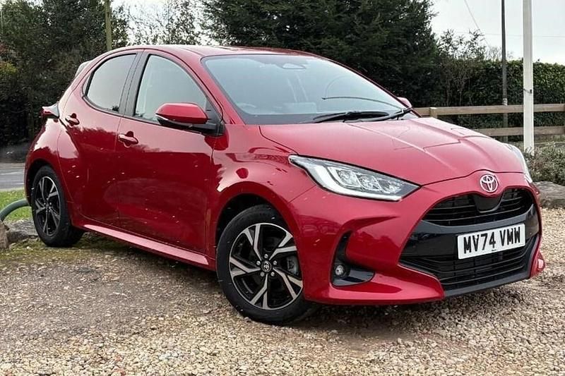 Used Toyota Yaris Hybrid Design 2024