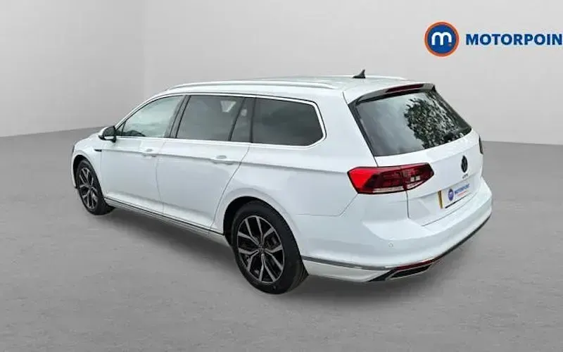 Begagnad VW Passat GTE 218 HK (160 kW) 2023 Kombi