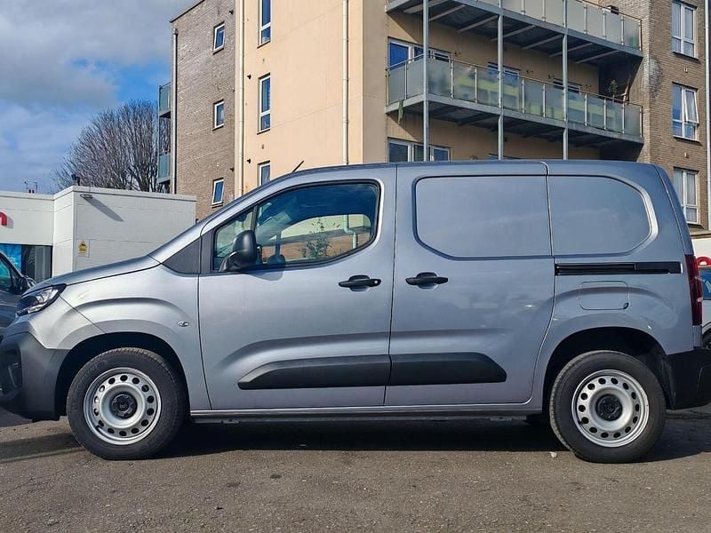 New Citroën Berlingo 101 HP (74 kW) 2026 Grey MPV