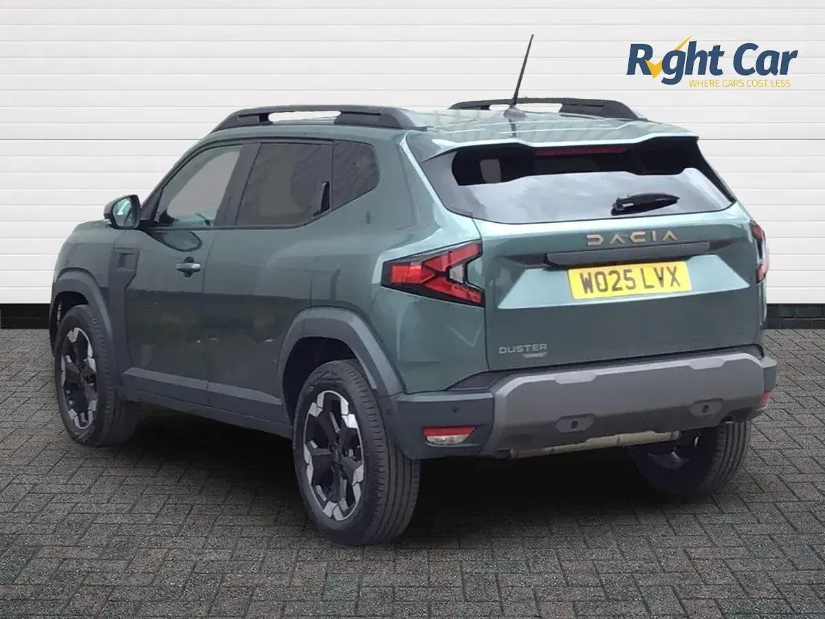 Used Dacia Duster Extreme 143 HP (105 kW) 2025 Green Hatchback