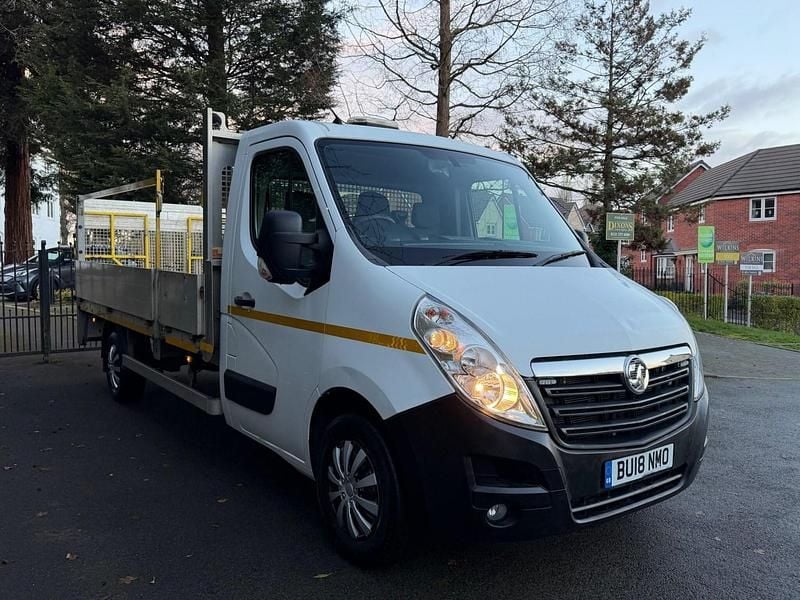 Used Vauxhall Movano 130 HP (95 kW) 2018 White MPV