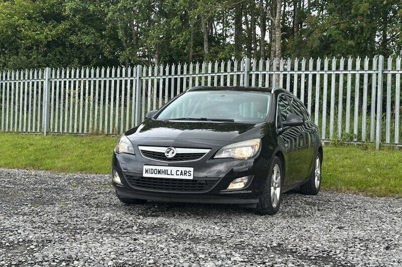 Black Used 2011 Vauxhall Astra SRi Estate | £2,750 (Good price) - Image 1/1
