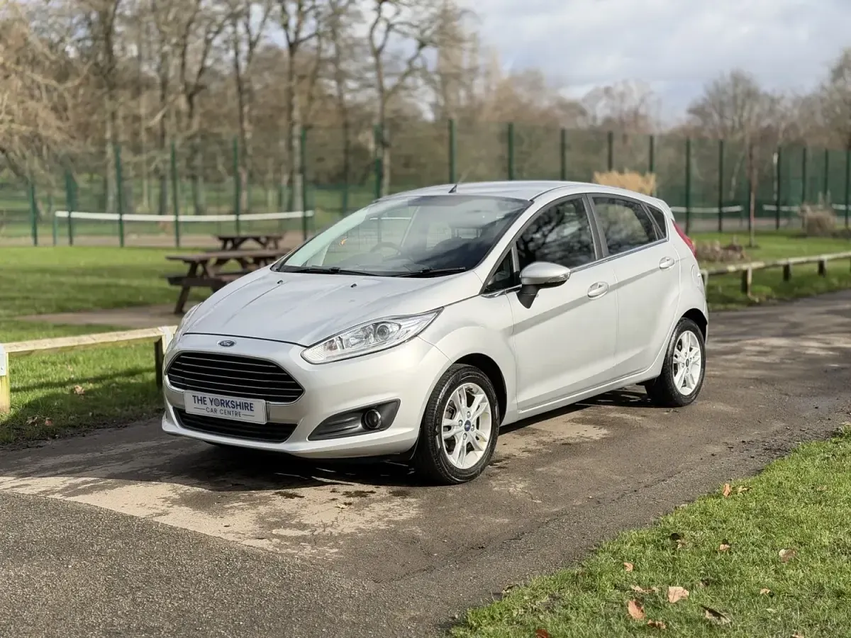 Used Ford Fiesta Zetec 82 HP (60 kW) 2016 Silver Hatchback