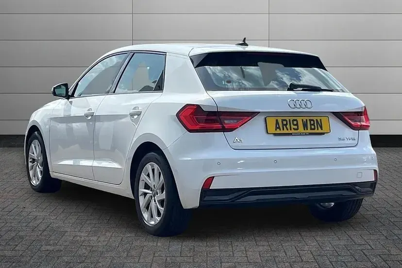 Used Audi A1 Sportback Sport 148 HP (108 kW) 2019 White Hatchback