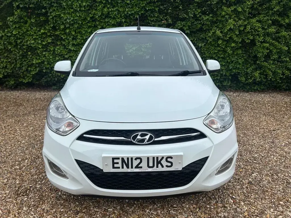 Used Hyundai i10 Style 85 HP (62 kW) 2012 White Hatchback